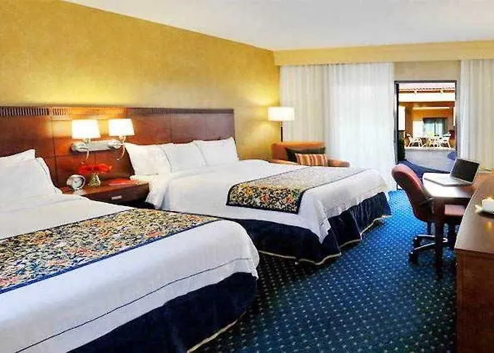 Courtyard By Marriott Phoenix 3*