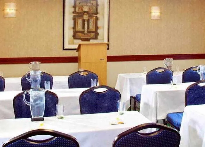 Courtyard By Marriott Phoenix