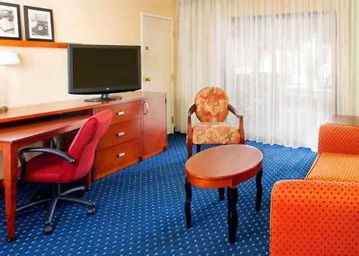 Courtyard By Marriott Phoenix
