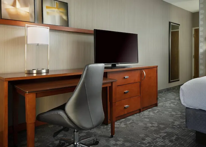 Courtyard By Marriott Phoenix