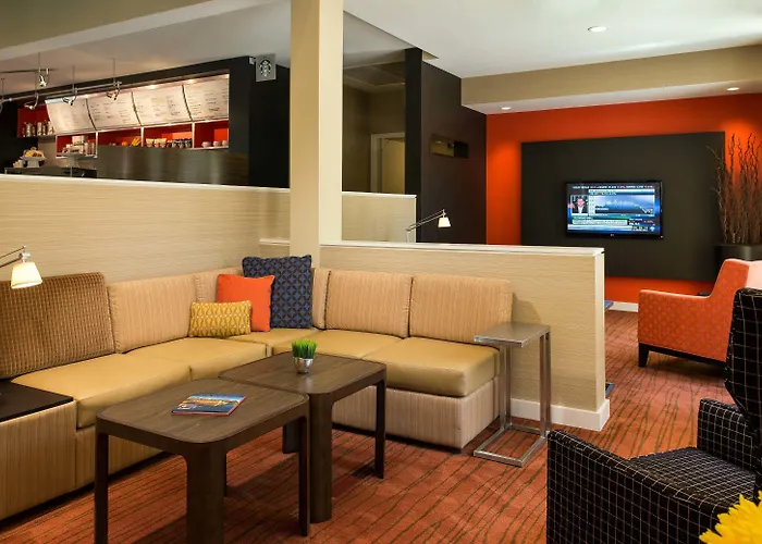 Courtyard By Marriott Phoenix Hotel