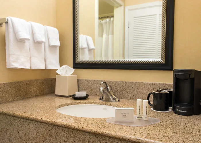 Courtyard By Marriott Phoenix