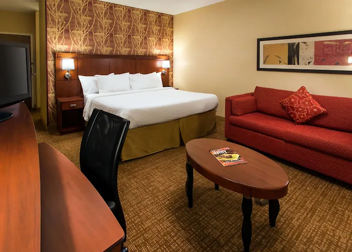 Courtyard By Marriott Phoenix Hotel