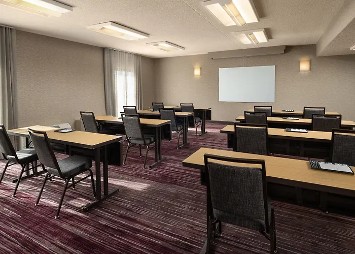 Courtyard By Marriott Phoenix Hotel 3*