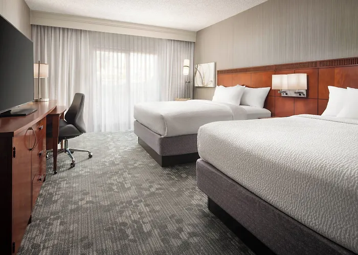Courtyard By Marriott Phoenix Hotel
