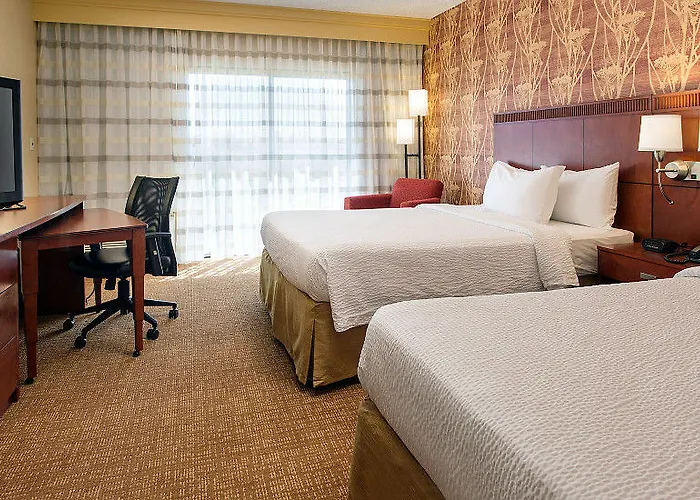 Courtyard By Marriott Phoenix Hotel 3*